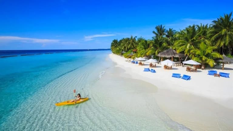 bai-truong-phu-quoc-trai-nghiem-cheo-kayak-bien