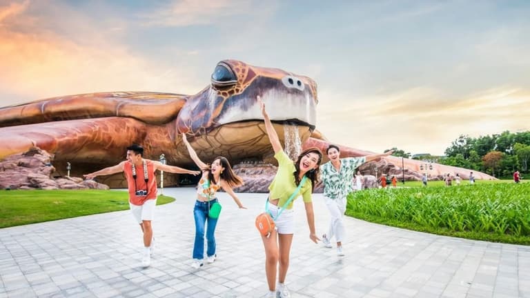 du-lich-phu-quoc-vui-choi-vinwonders-cung-dien-hai-vuong