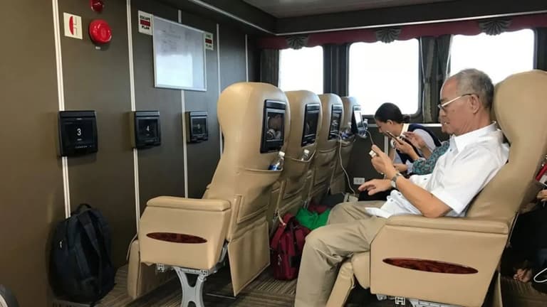 tau-rach-gia-phu-quoc-noi-that-tau-ghe-vip